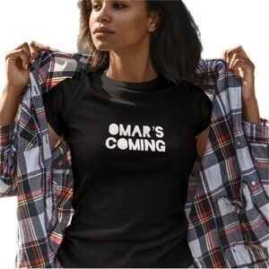 Black & White Graphic Print ‘Omar’s Coming’ Short Sleeve T From The Blind Medim